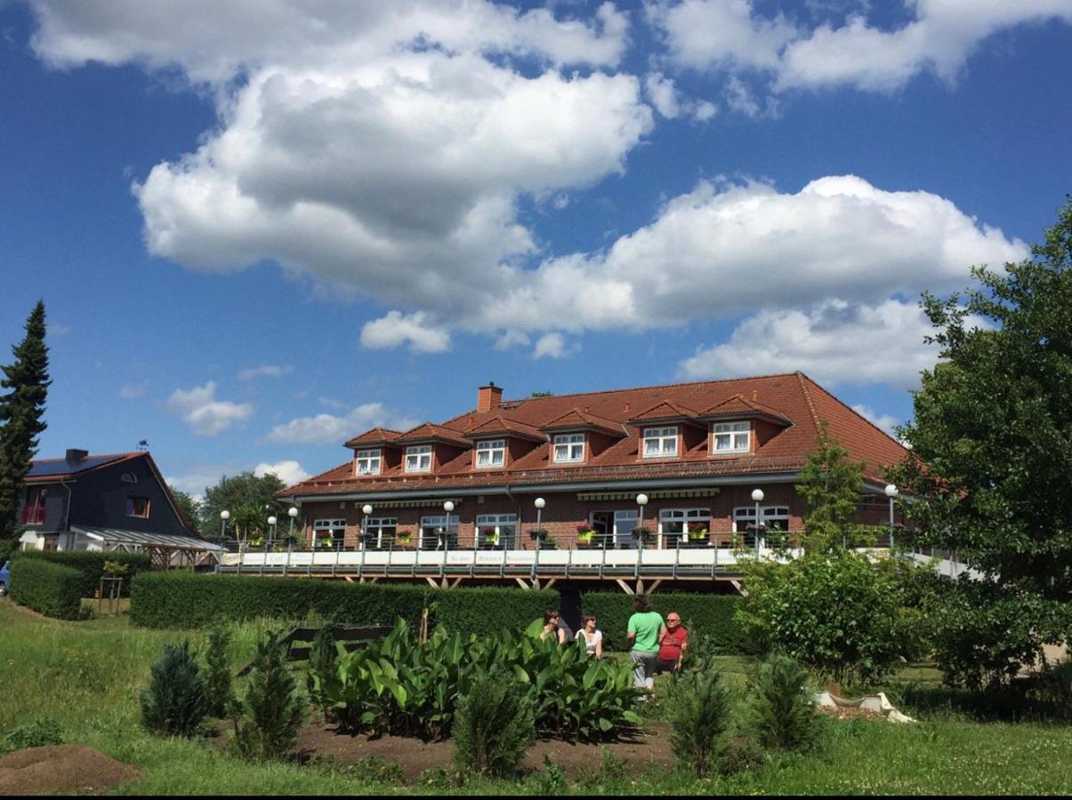 Hotel Und Restaurant Zum Bunten Hirsch Mirow Ngoại thất bức ảnh