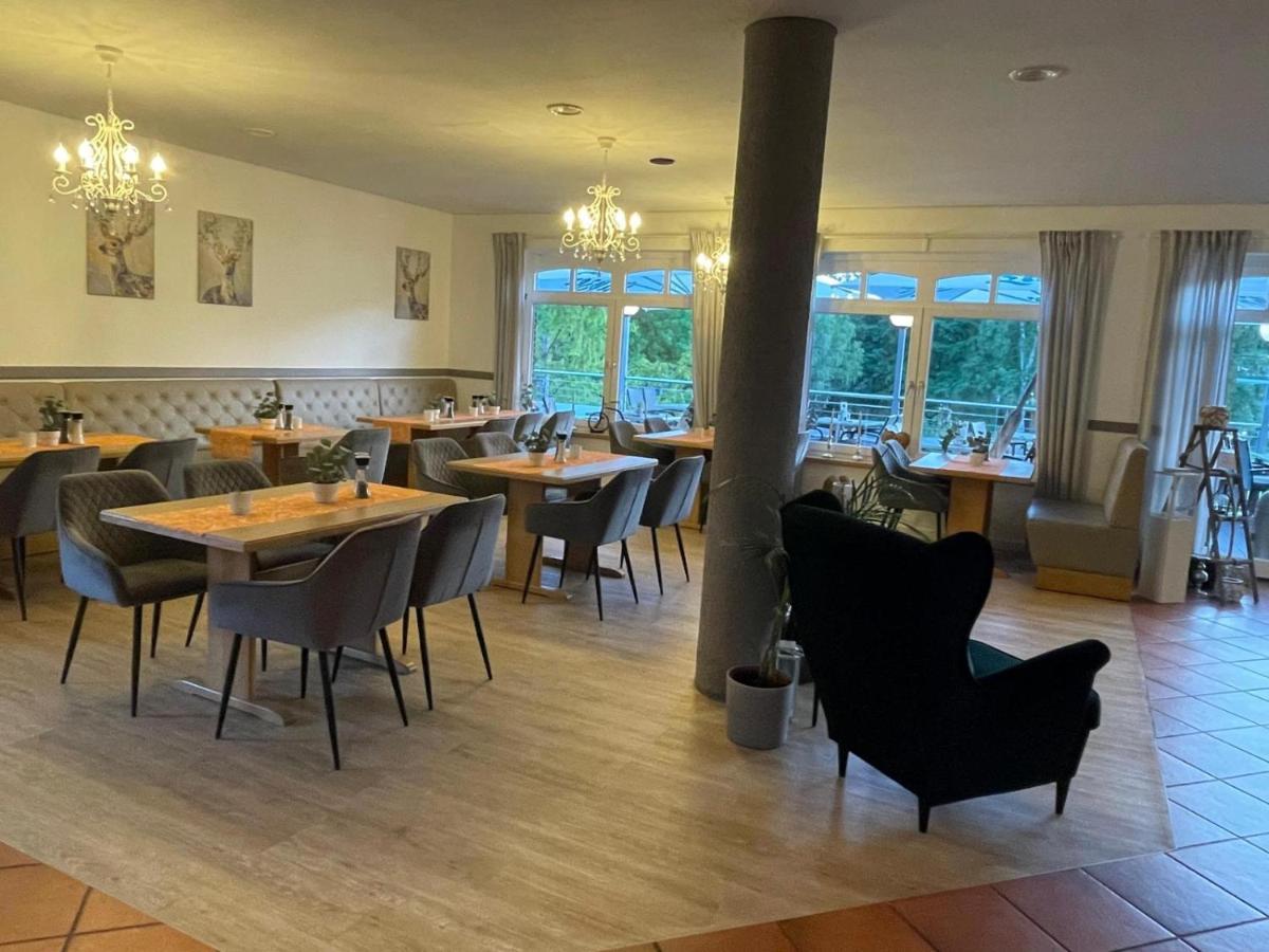 Hotel Und Restaurant Zum Bunten Hirsch Mirow Ngoại thất bức ảnh