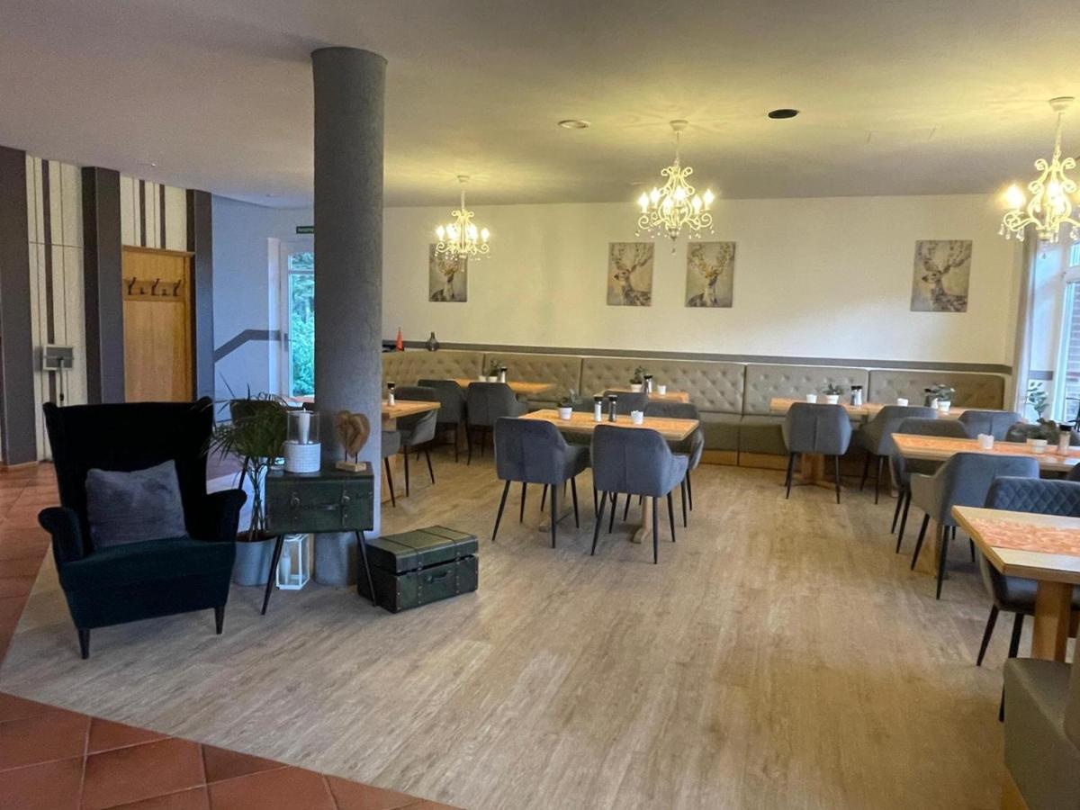 Hotel Und Restaurant Zum Bunten Hirsch Mirow Ngoại thất bức ảnh